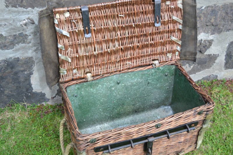 Wicker pannier baskets top